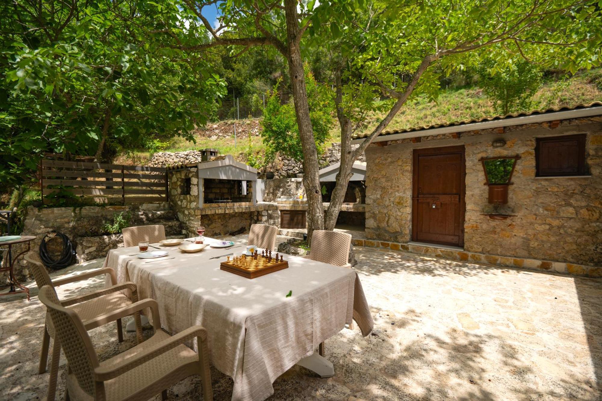 Galini Vines - Authentic Corfu Village Life Wifi Ac Vakantiehuis *